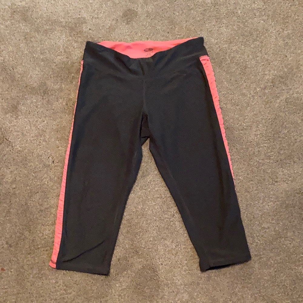 Athletic crop pants size medium